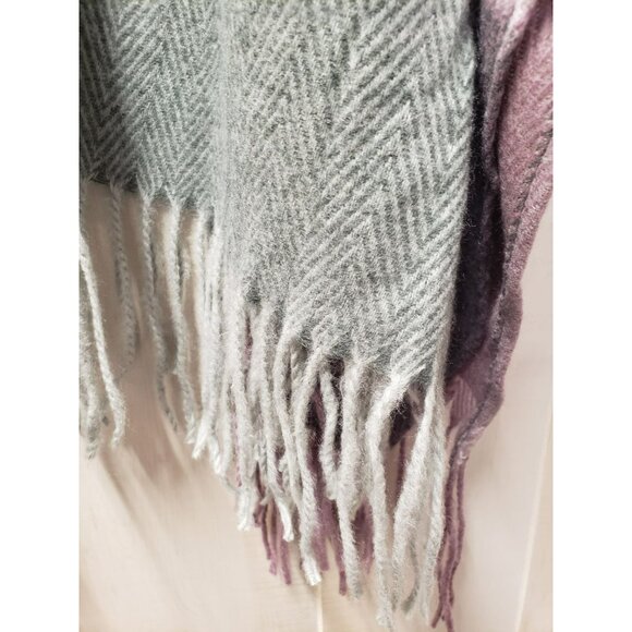 Woolrich Reagan Poncho Blanket Wrap Cape, Purple & Gray, Fringe, Polyester Blend - Picture 4 of 7